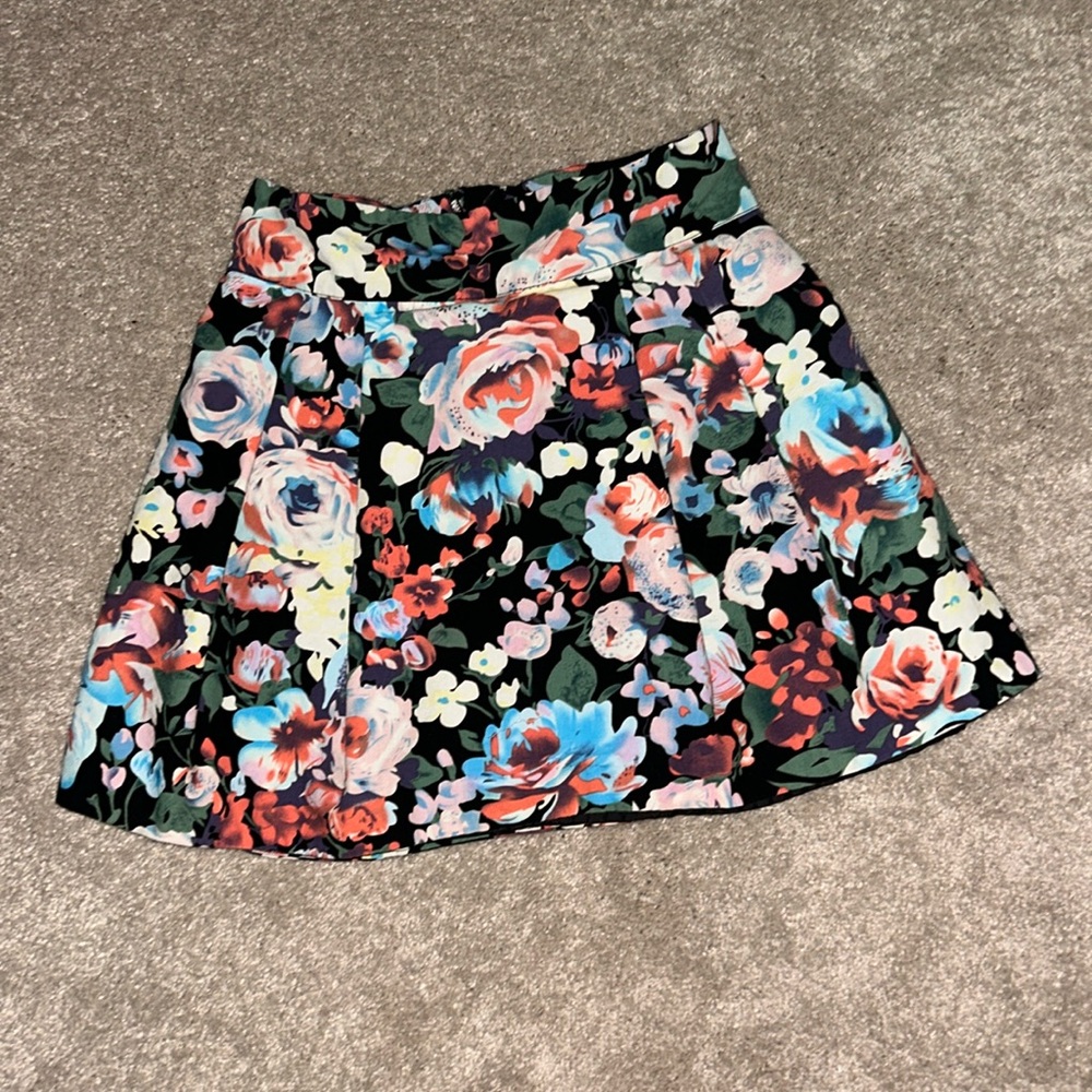 Divided Floral Women's Skirt Size 4